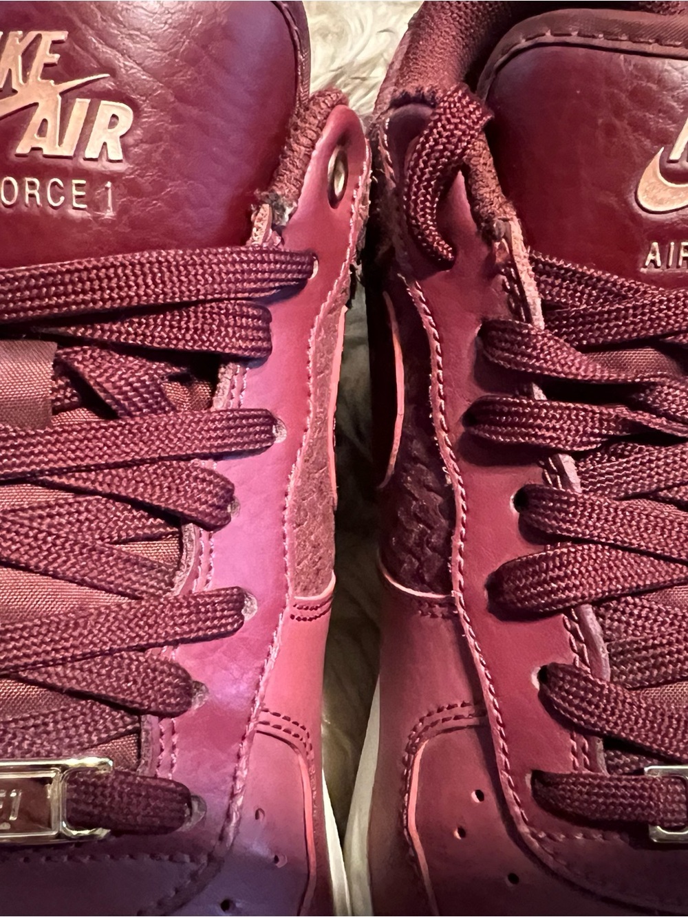Nike Air Force 1 Men's Sneakers in Burgundy with Gold Accents Sz 9.5 - Picture 14 of 15